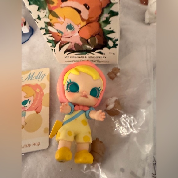 Pop Mart Baby Molly, My Huggable Discovery series, “A Little Hug” - Picture 3 of 10